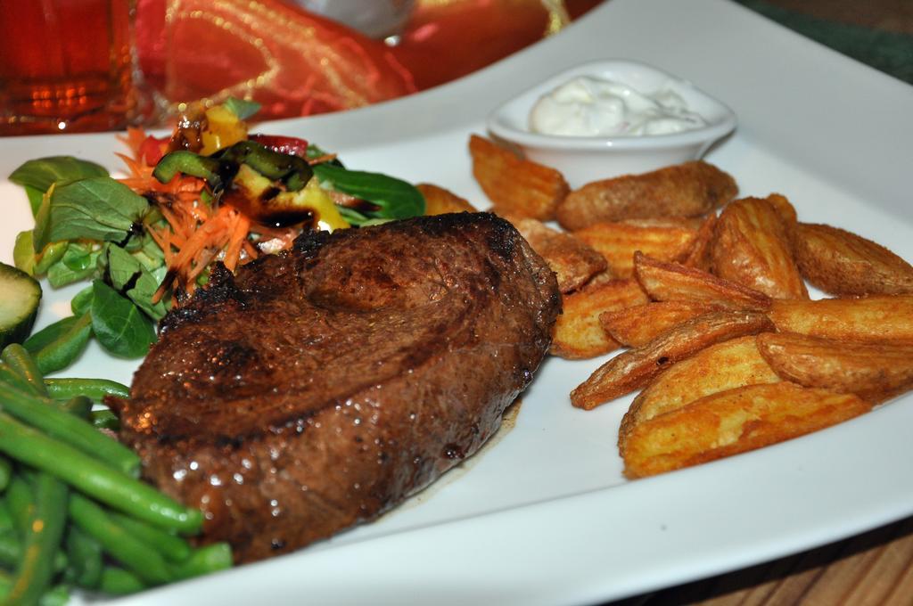 Steakhouse & Pension Crazy Horse Зул Екстериор снимка